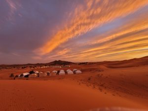 Dunas del Sahara en Túnez al atardecer