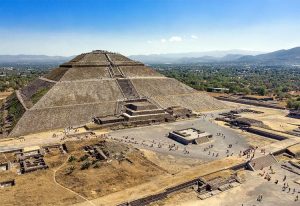 Pirámides de Teotihuacán viaje a México Día de Muertos