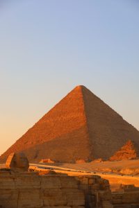 Pirámides de Guiza en Egipto al atardecer Egipto y Mar Rojo 