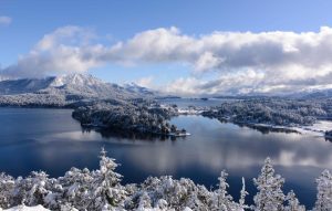 Cerro Catedral Bariloche cubierto de nieve en invierno