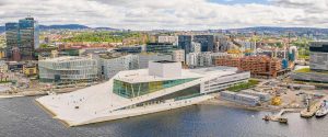 Oslo Noruega puerto y Ópera Capitales Escandinavas