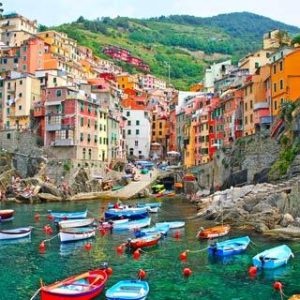 Viaje por Italia de Milán a Sicilia con paisajes de Taormina, costa mediterránea y ciudades históricas”