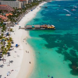 Vista aérea de Palm Beach en Aruba.