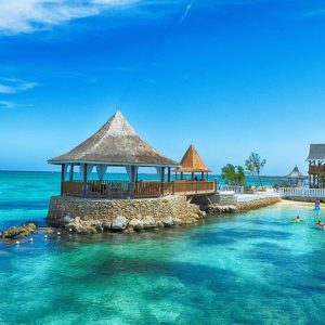 Playa paradisíaca en Montego Bay, Jamaica.