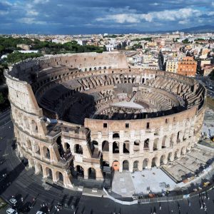 Coliseo Romano durante un viaje a Roma, Florencia y Venecia por Italia.