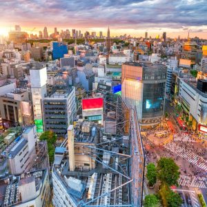 Tokio, Japón, con vista panorámica de Shibuya y sus modernos edificios