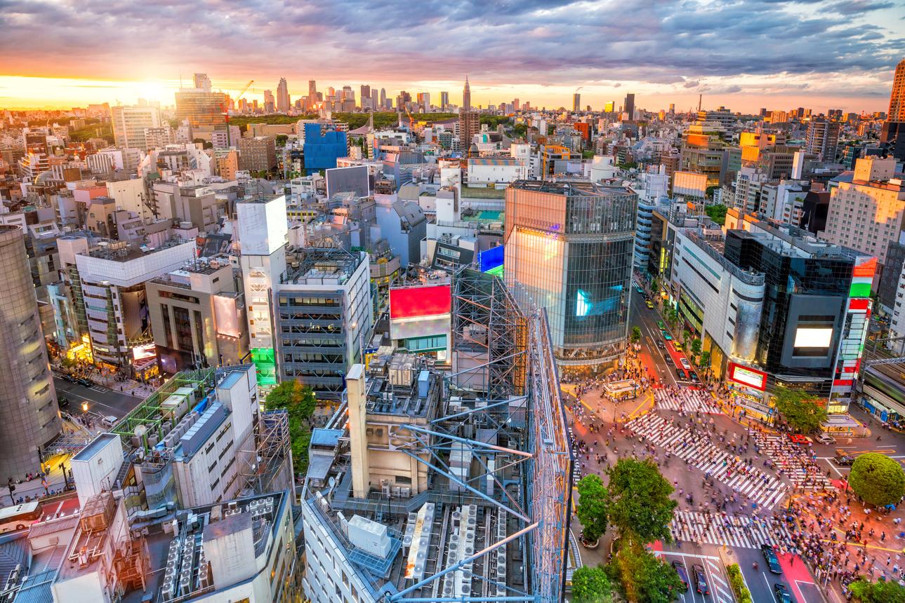 Tokio, Japón, con vista panorámica de Shibuya y sus modernos edificios