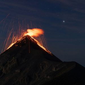 Volcan Acatenango Eurupción Viaje acompañado grupal desde Montevideo Mac Travel Viajes