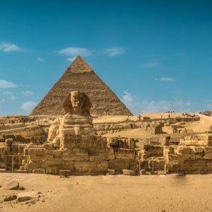 Pirámides de Guiza y Gran Esfinge de Egipto al atardece